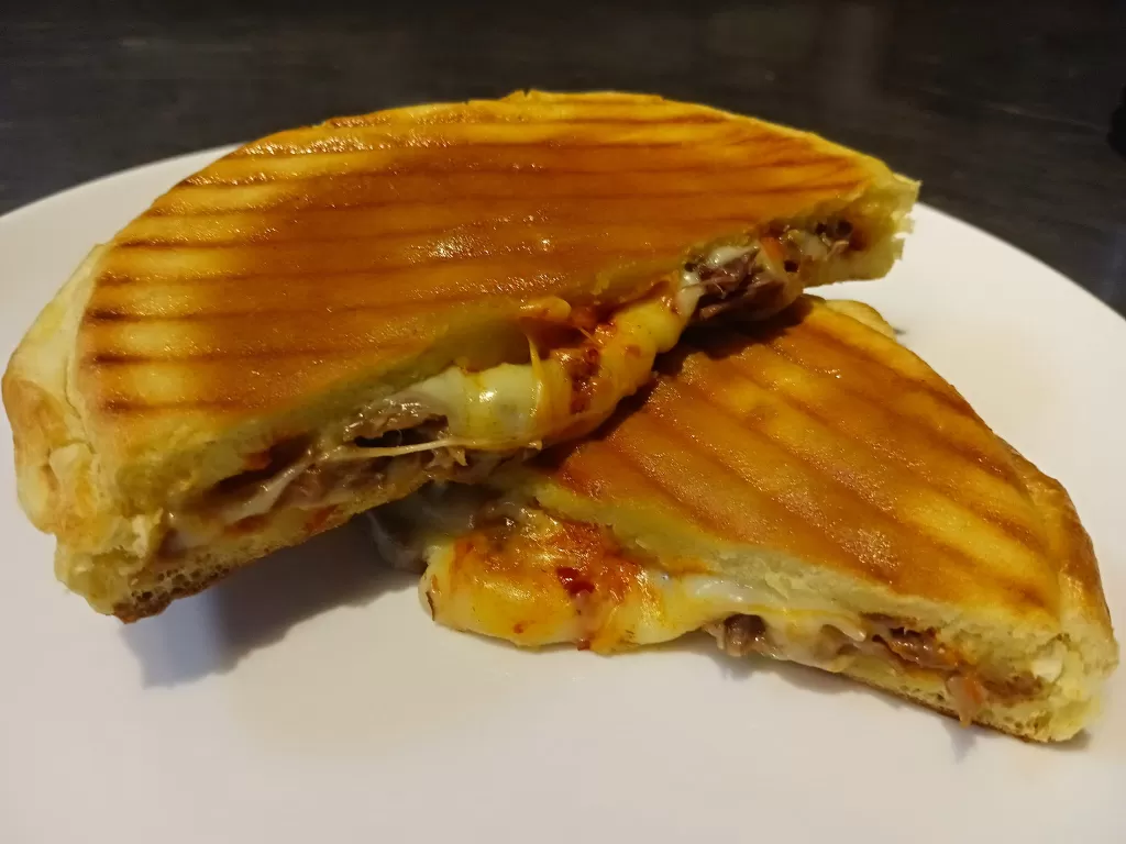 kavurma sefası  (tost)